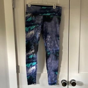 Lululemon patterned yoga tights -size 8